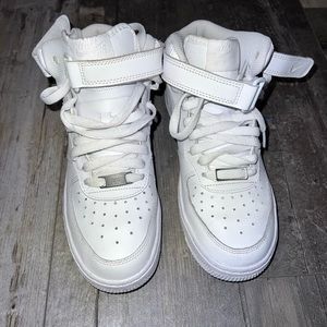 None Air Force 1 mid top